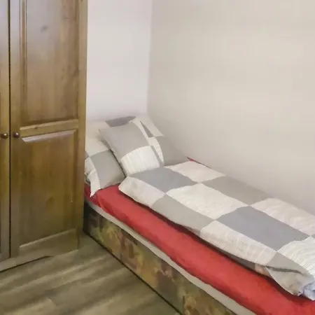 Two-bedroom In 아파트 *