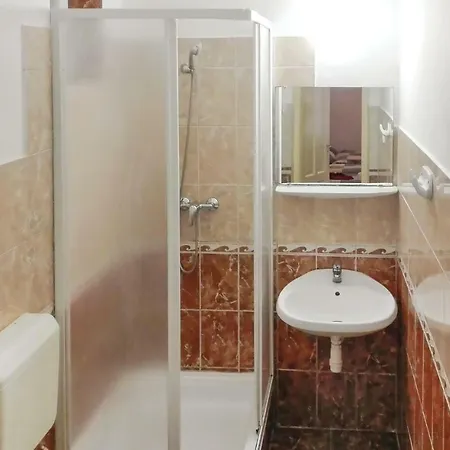 Two-bedroom In 아파트 *